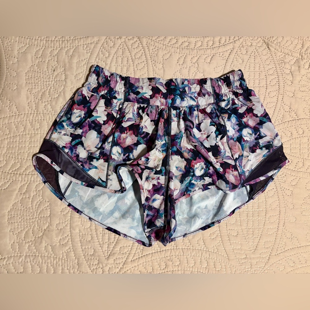 Lululemon Hotty Hot Short II 2.5"
